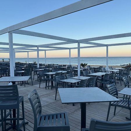 Acadie Saint Victor - Hotel Restaurant - Face Mer - Chatelaillon Plage Exteriör bild