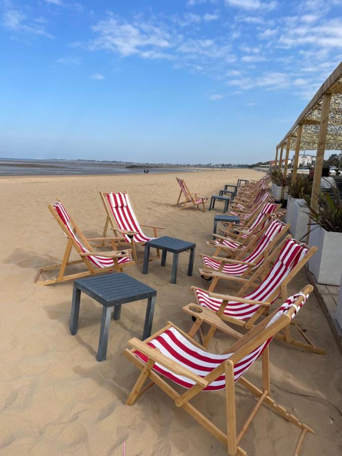 Acadie Saint Victor - Hotel Restaurant - Face Mer - Chatelaillon Plage Exteriör bild