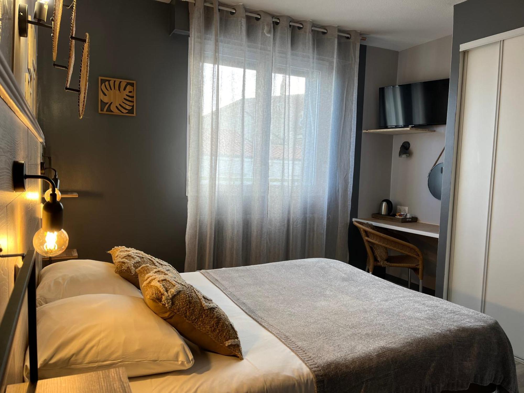 Acadie Saint Victor - Hotel Restaurant - Face Mer - Chatelaillon Plage Exteriör bild