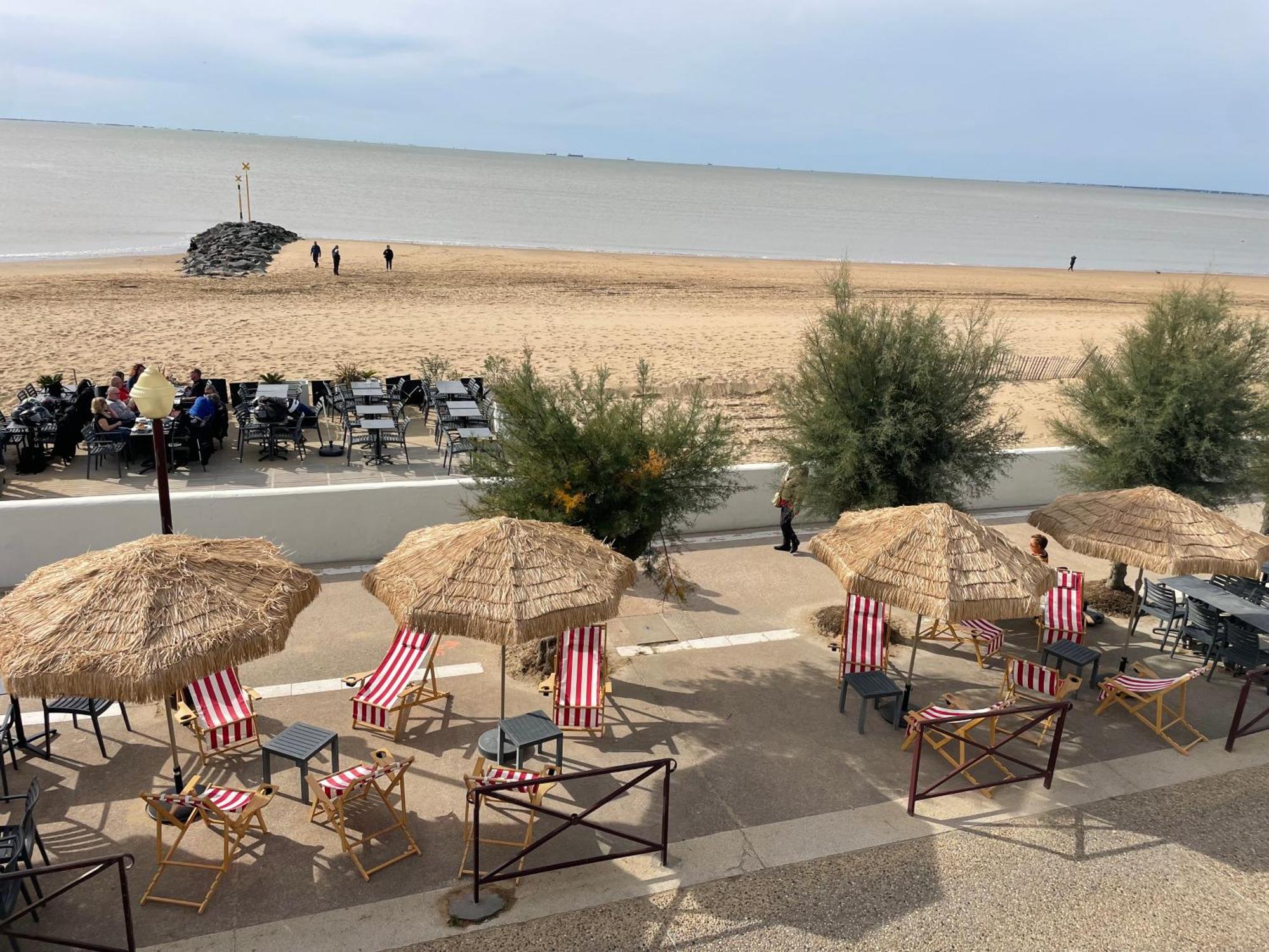 Acadie Saint Victor - Hotel Restaurant - Face Mer - Chatelaillon Plage Exteriör bild