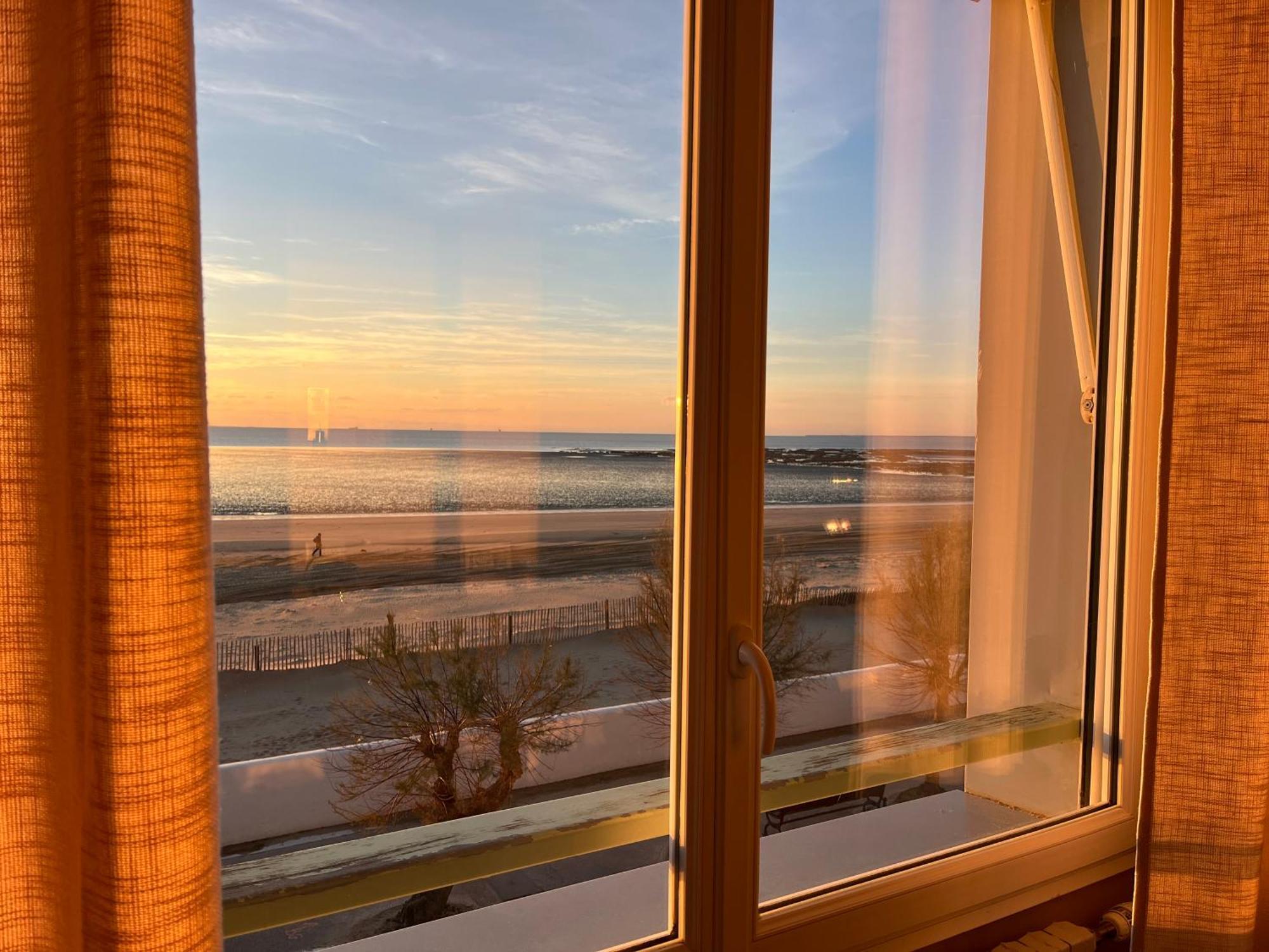 Acadie Saint Victor - Hotel Restaurant - Face Mer - Chatelaillon Plage Exteriör bild