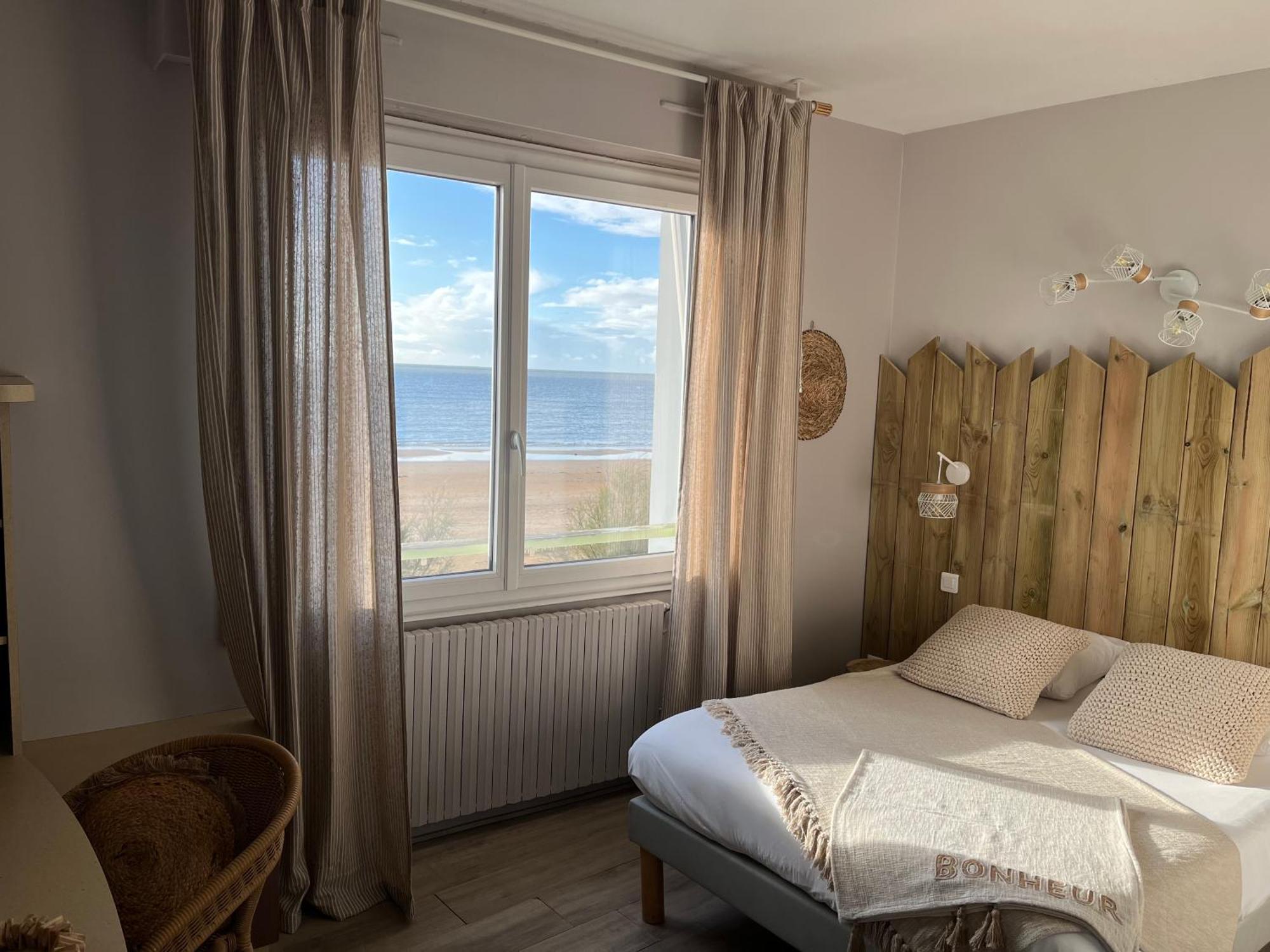 Acadie Saint Victor - Hotel Restaurant - Face Mer - Chatelaillon Plage Exteriör bild