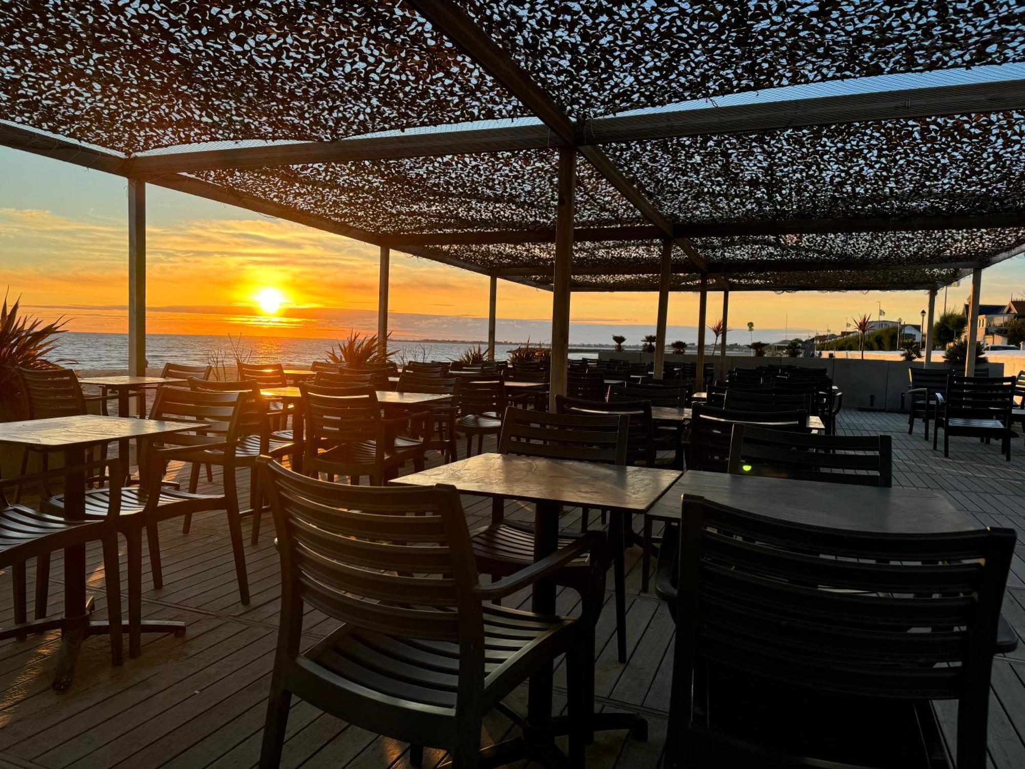 Acadie Saint Victor - Hotel Restaurant - Face Mer - Chatelaillon Plage Exteriör bild