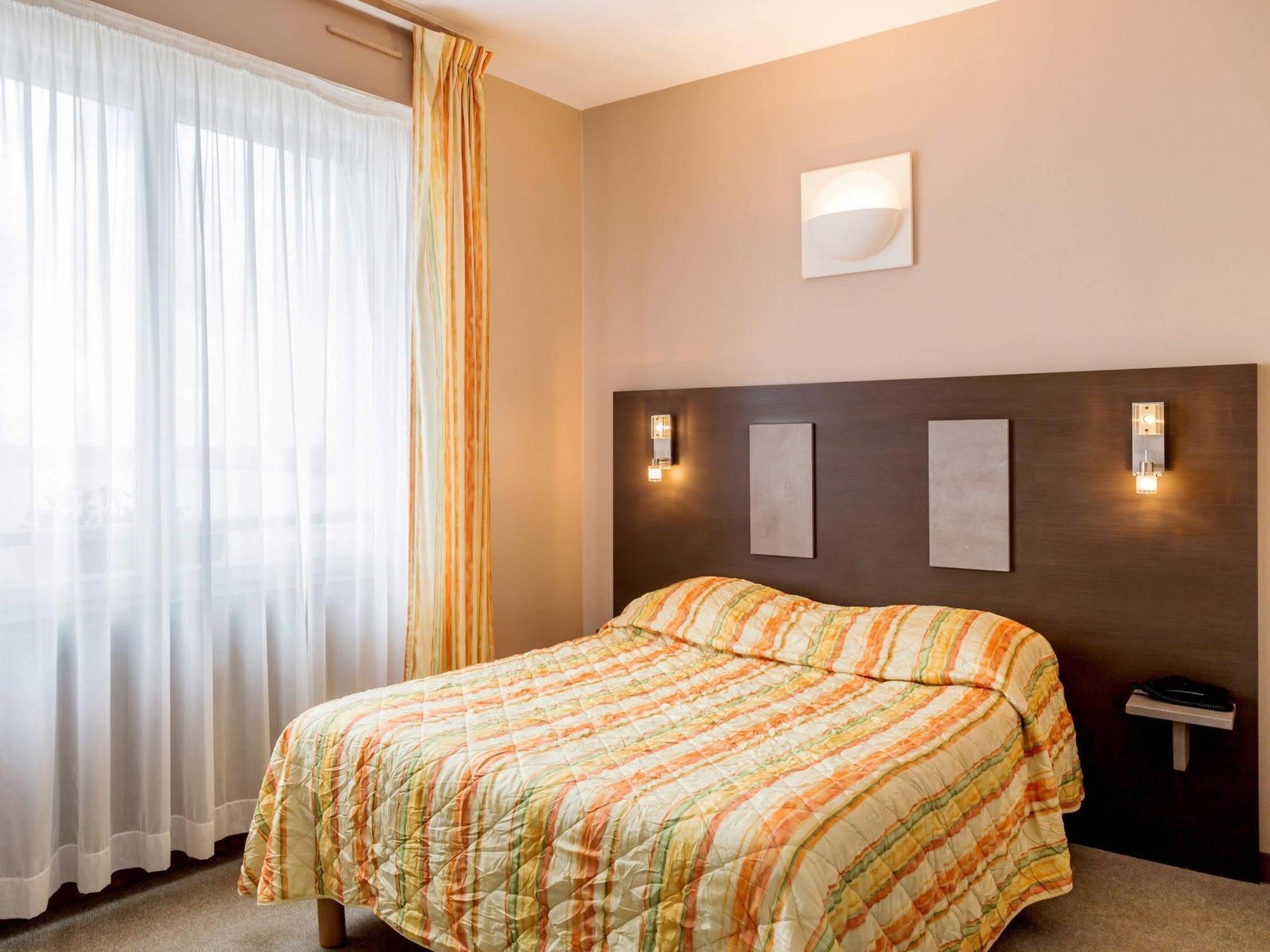 Acadie Saint Victor - Hotel Restaurant - Face Mer - Chatelaillon Plage Exteriör bild