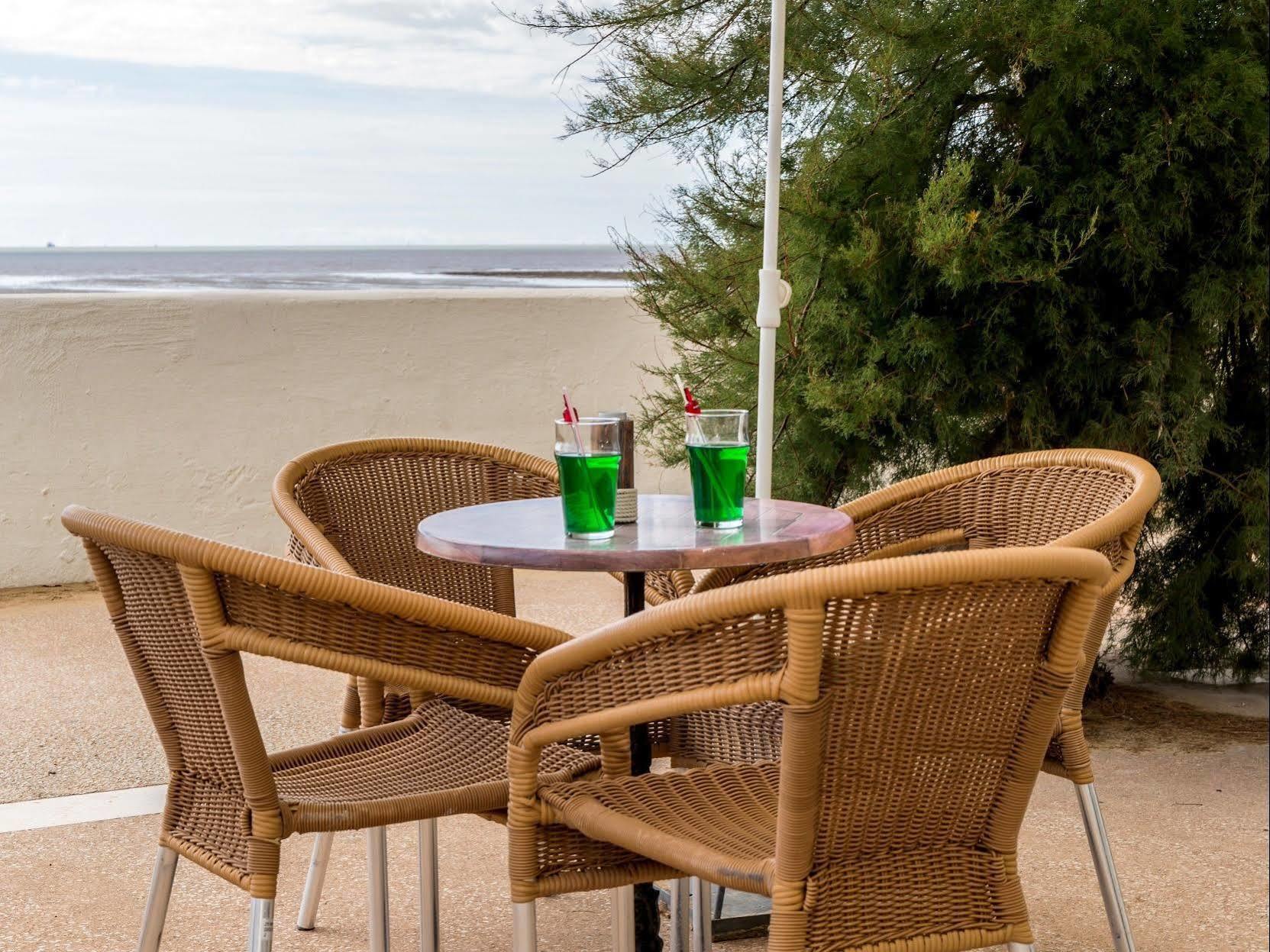 Acadie Saint Victor - Hotel Restaurant - Face Mer - Chatelaillon Plage Exteriör bild